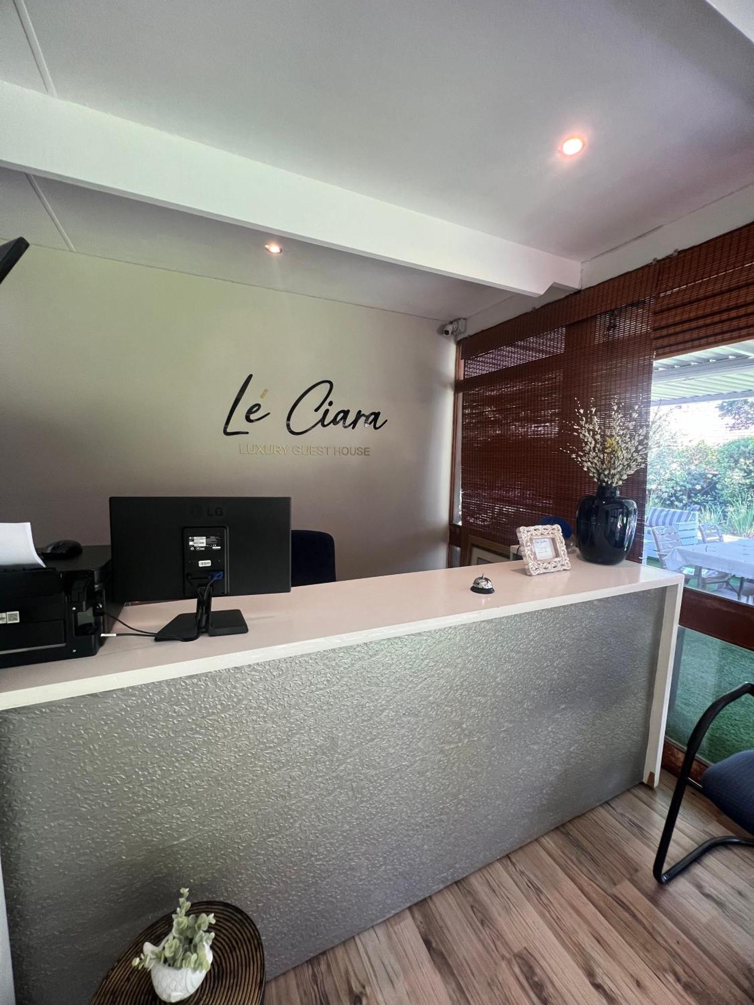 Le'Ciara Luxury Guest House Йоханнесбург Экстерьер фото