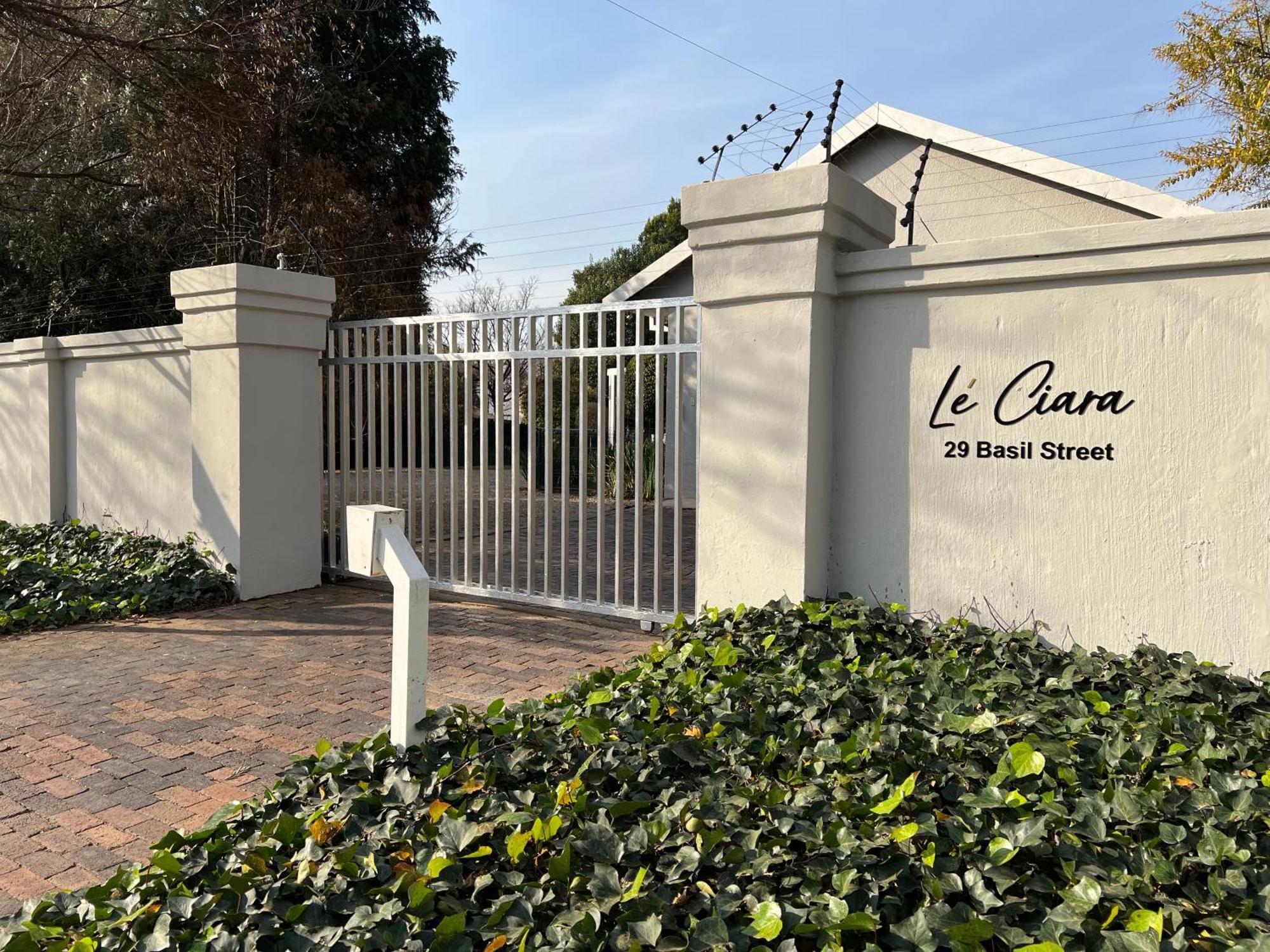 Le'Ciara Luxury Guest House Йоханнесбург Экстерьер фото